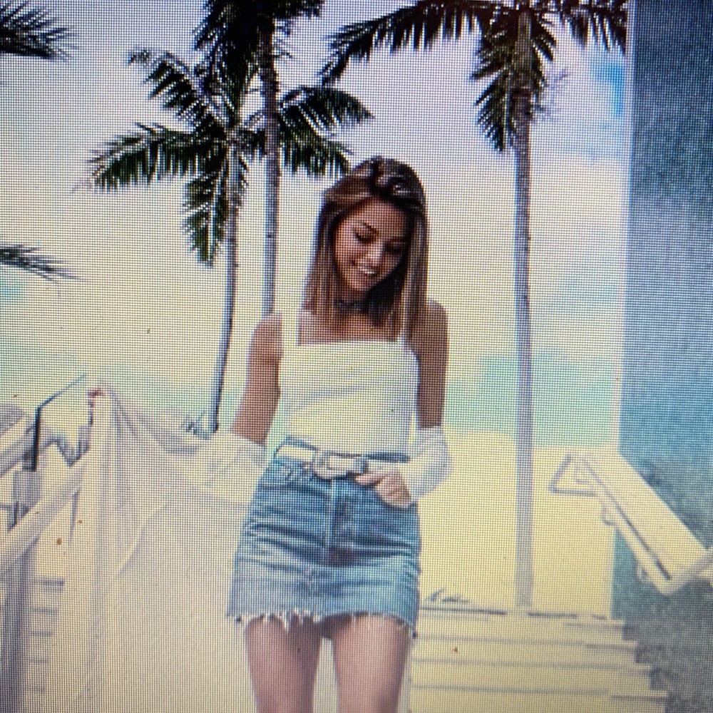 White sleeveless bodysuit